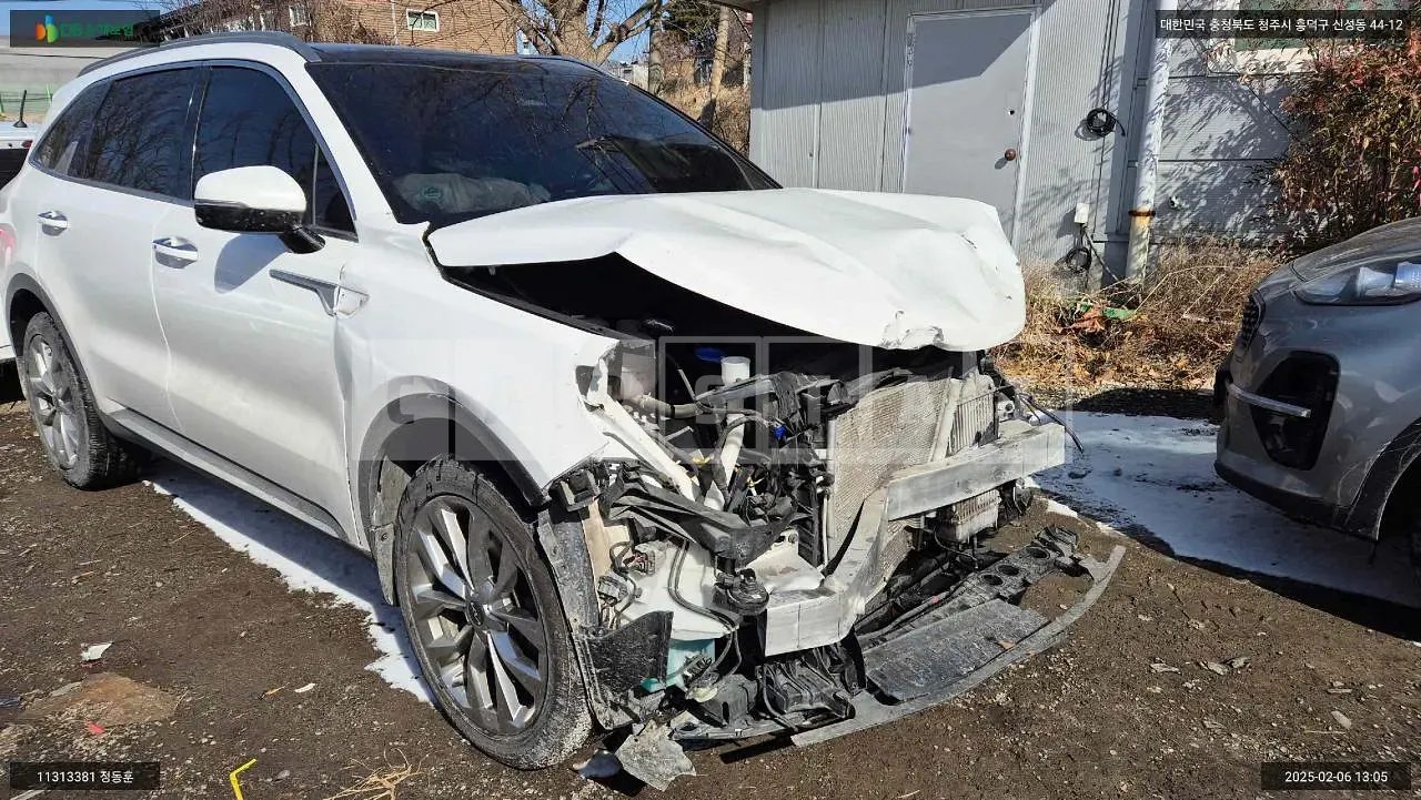 Photo 2 of 21: 2023 Kia Sorento, VIN KNARL81BGPA195423 — Korean insurance auction