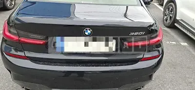 Photo 1 of 31: 2021 BMW 320i — Korean insurance auction