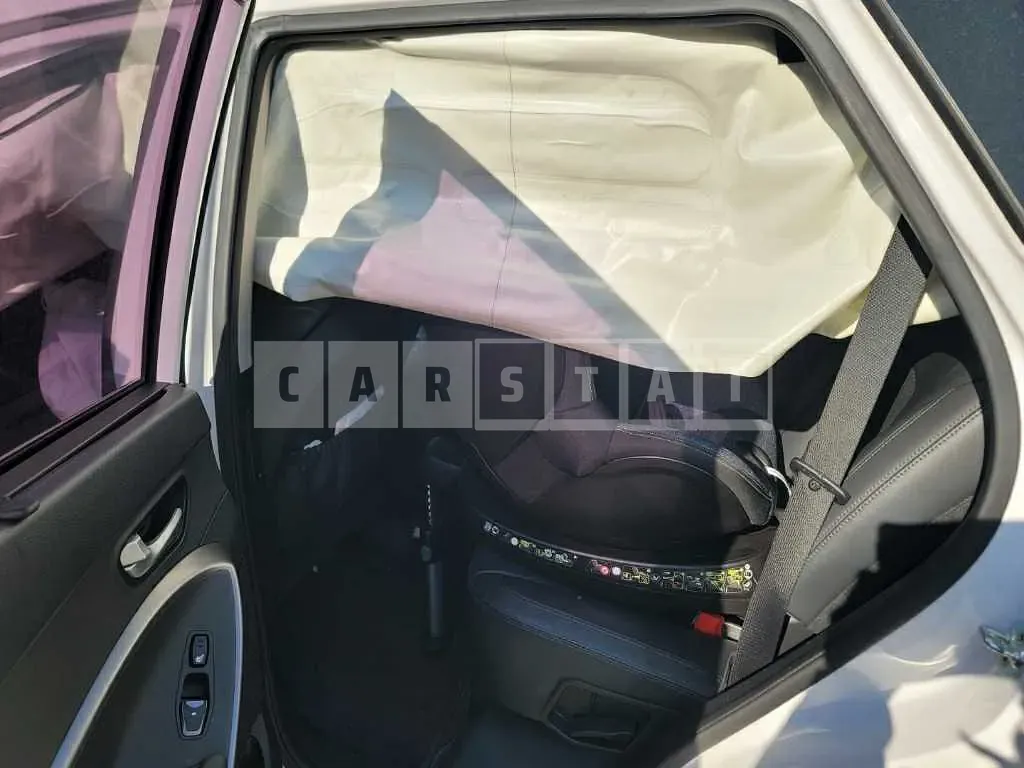Photo 2 of 19: 2016 Hyundai Santa Fe, VIN KMHSW81UDGU641469 — Korean insurance auction