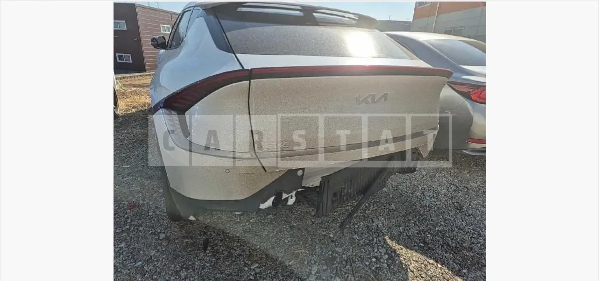 Photo 2 of 15: 2023 Kia EV6 Long Range Earth 4WD Electric Car — Korean insurance auction