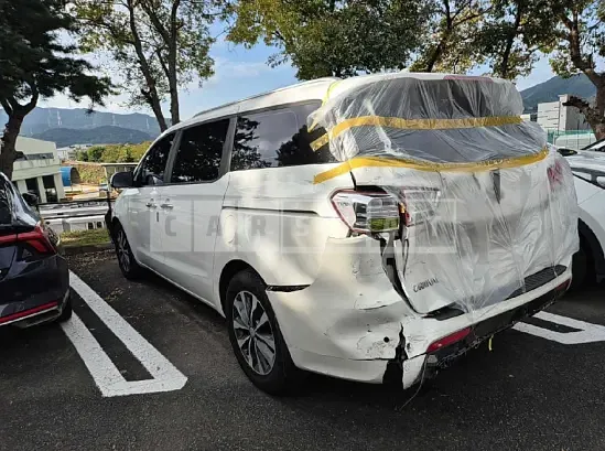 Photo 2 of 44: 2018 Kia Carnival — Korean insurance auction