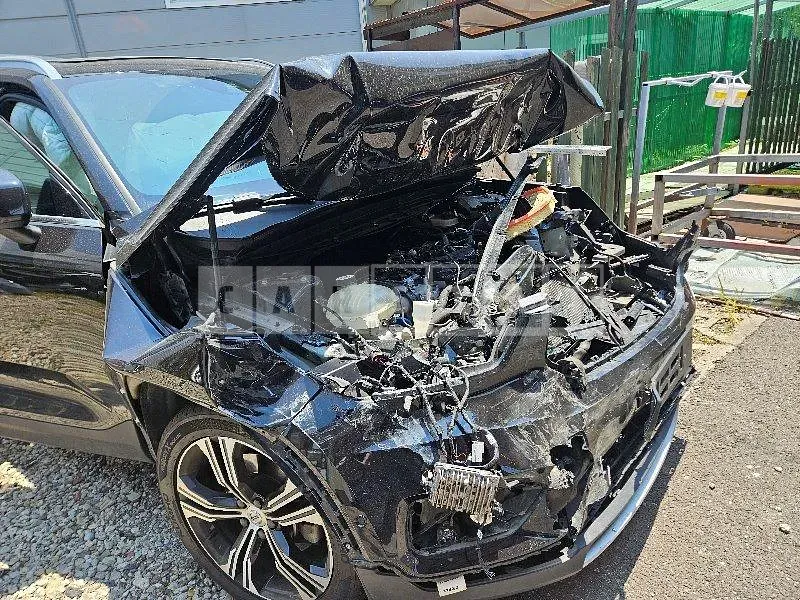 Photo 2 of 18: 2018 Volvo XC40T4 AWD — Korean insurance auction