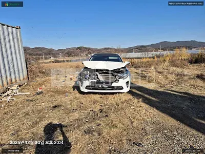 Photo 1 of 11: 2016 Kia K5, VIN KNAGX411BGA060271 — Korean insurance auction