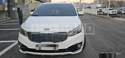 Photo 1 of 5: 2016 Kia Carnivals — Korean insurance auction