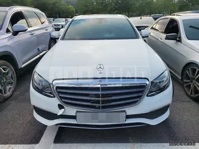 Photo 1 of 14: 2020 Mercedes-Benz Simmaryz-Benz E 300 4Matic — Korean insurance auction