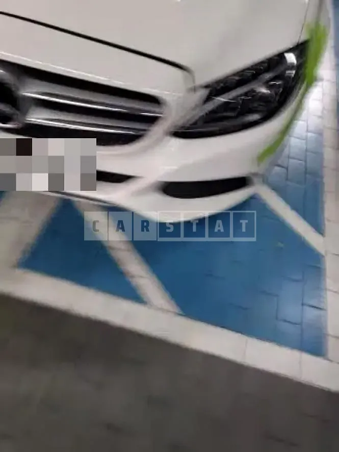 Photo 3 of 3: 2017 Mercedes-Benz (parts) C200 Light — Korean insurance auction