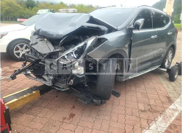 Photo 2 of 12: 2018 Hyundai Santa Fe — Korean insurance auction