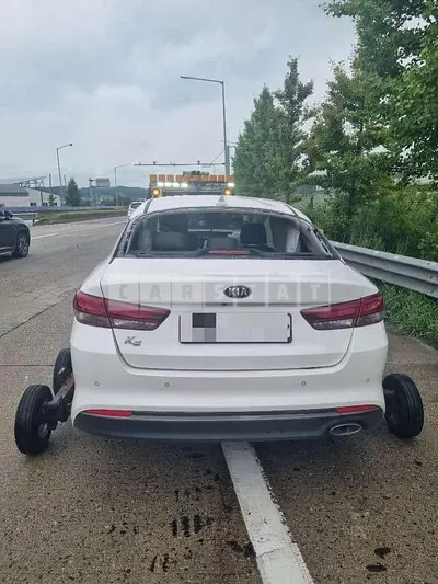 Photo 1 of 4: 2017 Kia K5 2.0 — Korean insurance auction