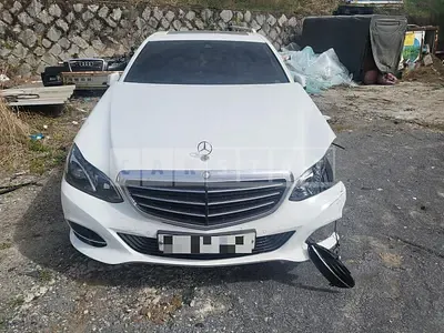 Photo 1 of 15: 2014 Mercedes-Benz E200 — Korean insurance auction