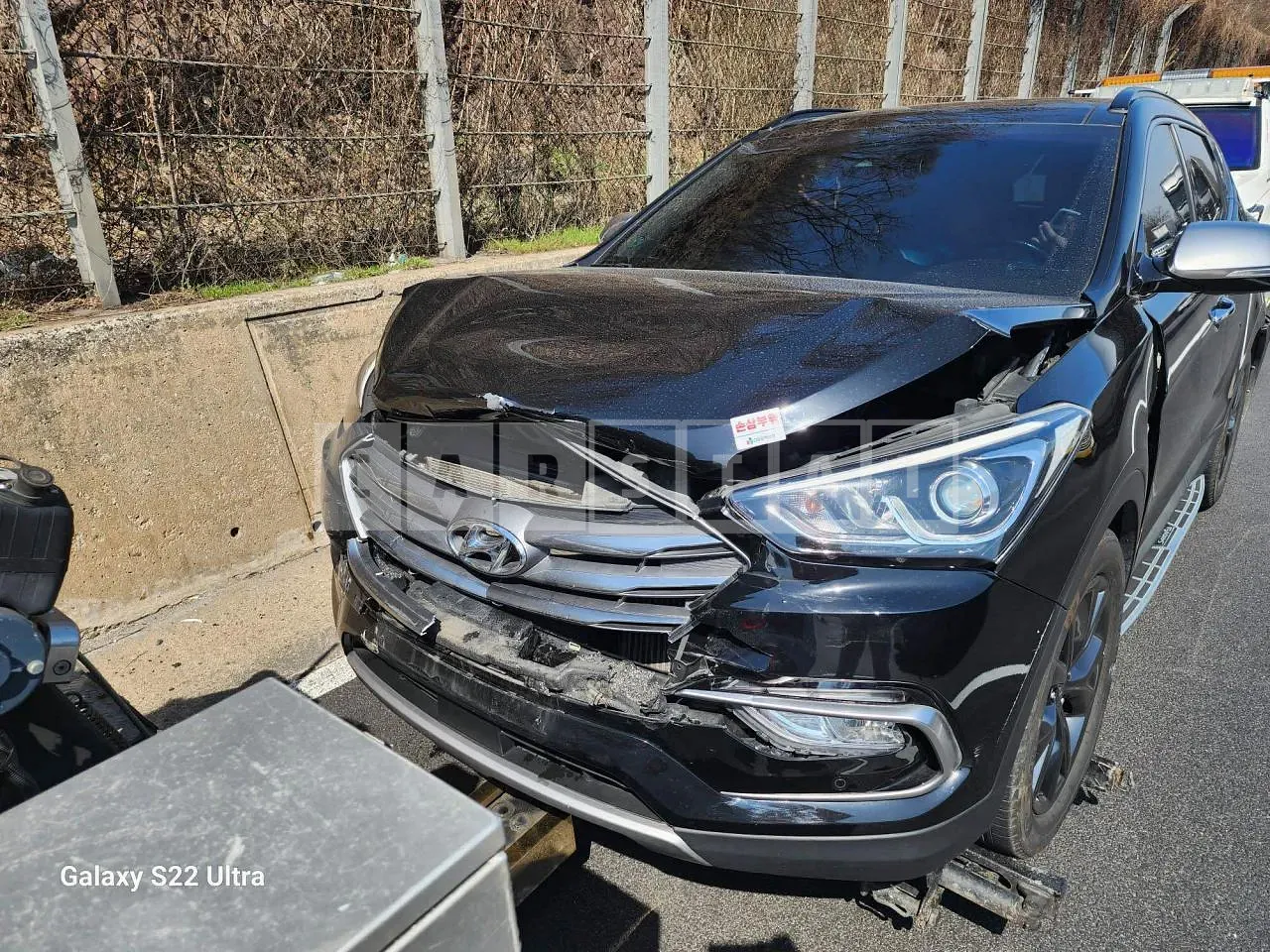 Photo 2 of 15: 2016 Hyundai Santa Fe, VIN KMHSW81UBHU718160 — Korean insurance auction
