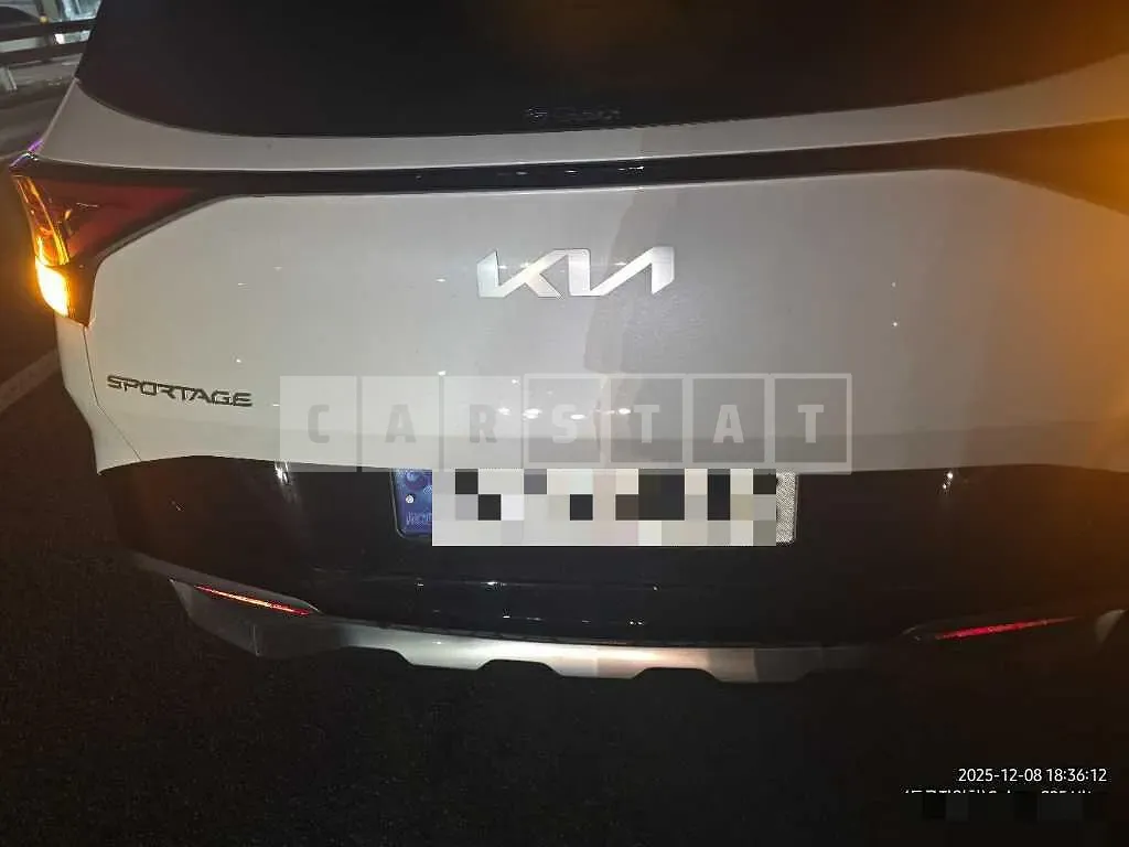 Photo 2 of 15: 2024 Kia Sportage — Korean insurance auction