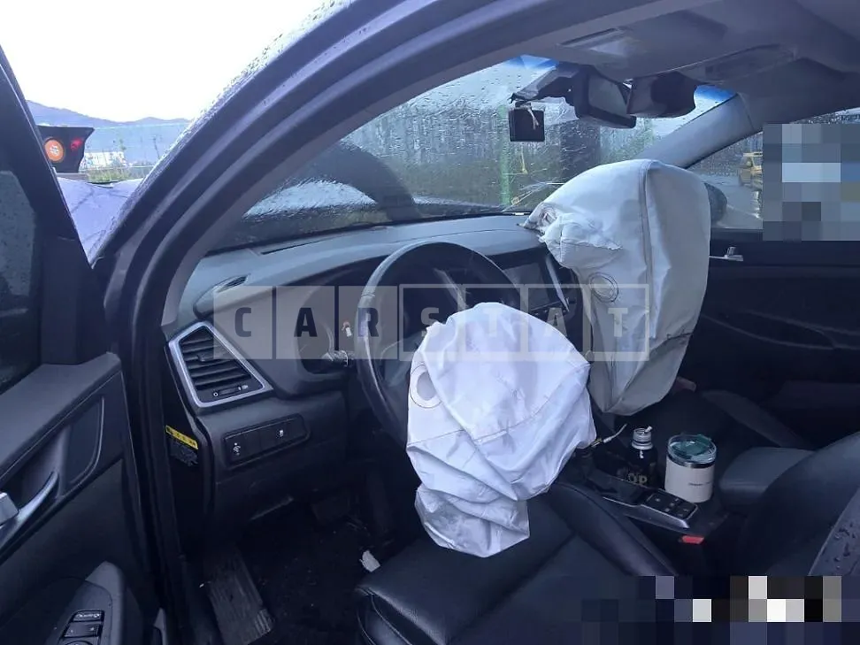 Photo 2 of 4: 2015 Hyundai Tucson 1.7 — Korean insurance auction