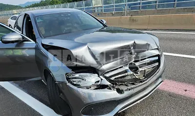 Photo 1 of 13: 2019 Mercedes-Benz E300 4Matic, VIN WDDZF4KBXKA663154 — Korean insurance auction