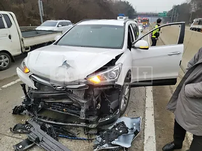 Photo 1 of 4: 2016 Hyundai Santa Fe DM, VIN KMHSW81UBHU756648 — Korean insurance auction
