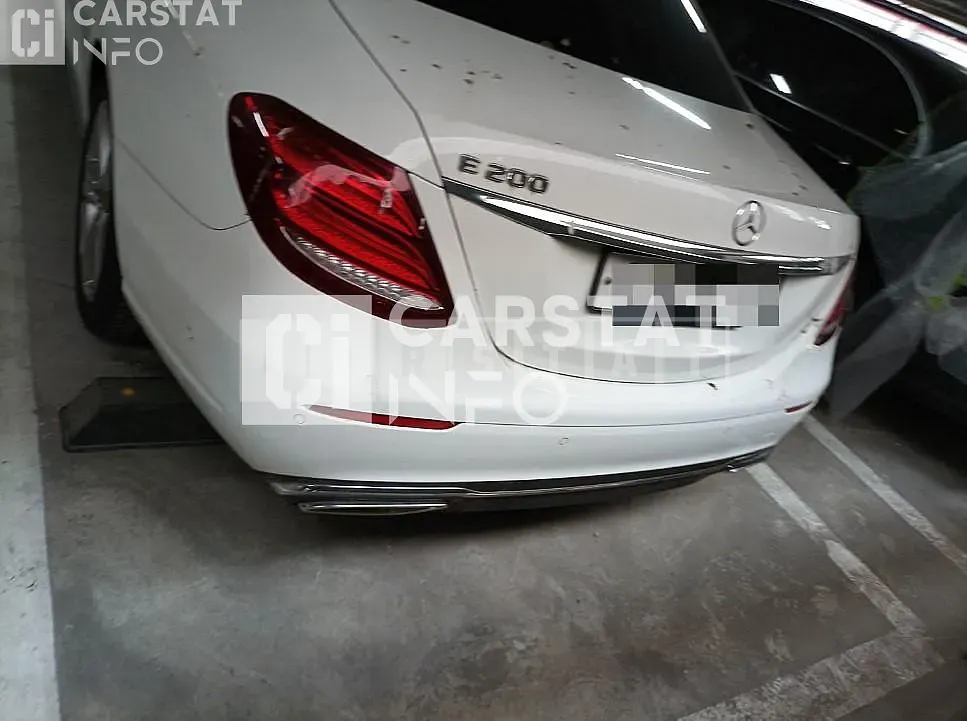 Photo 2 of 30: 2018 Mercedes-Benz E 200, VIN WDDZF4CB5JA424544 — Korean insurance auction