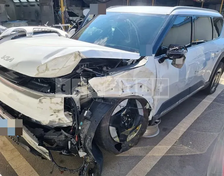 Photo 2 of 25: 2023 Kia EV9 — Korean insurance auction