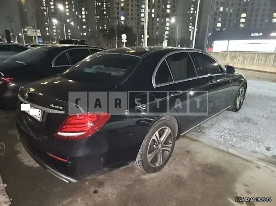 Photo 2 of 9: 2017 Mercedes-Benz E 300 4Matic, VIN WDDZF4KB9HA122573 — Korean insurance auction