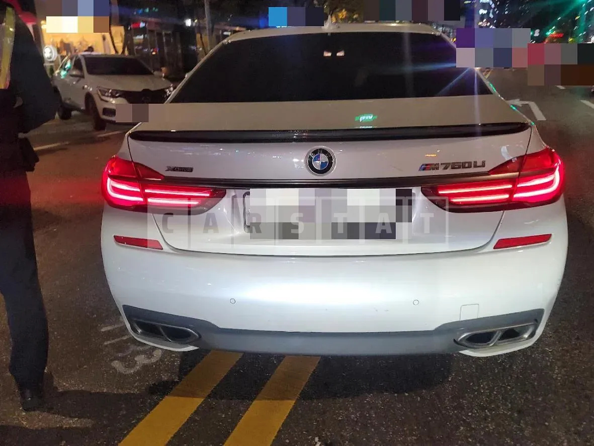 Photo 2 of 20: 2017 BMW M760Li xDrive, VIN WBA7H6108HG987424 — Korean insurance auction