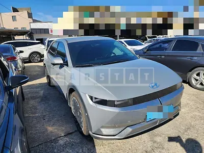 Photo 1 of 17: 2022 Hyundai IONIQ 5, VIN KMHKR81AFNU105674 — Korean insurance auction