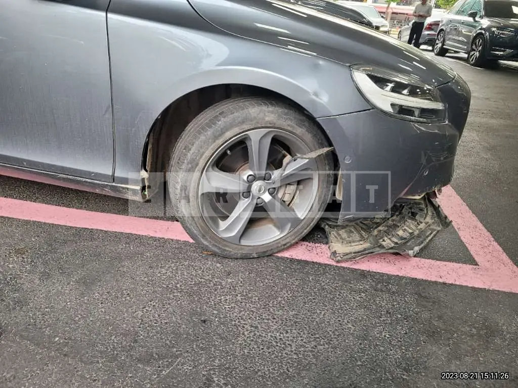 Photo 2 of 8: 2017 Volvo V40 D3, VIN YV1MV79K0H2407653 — Korean insurance auction