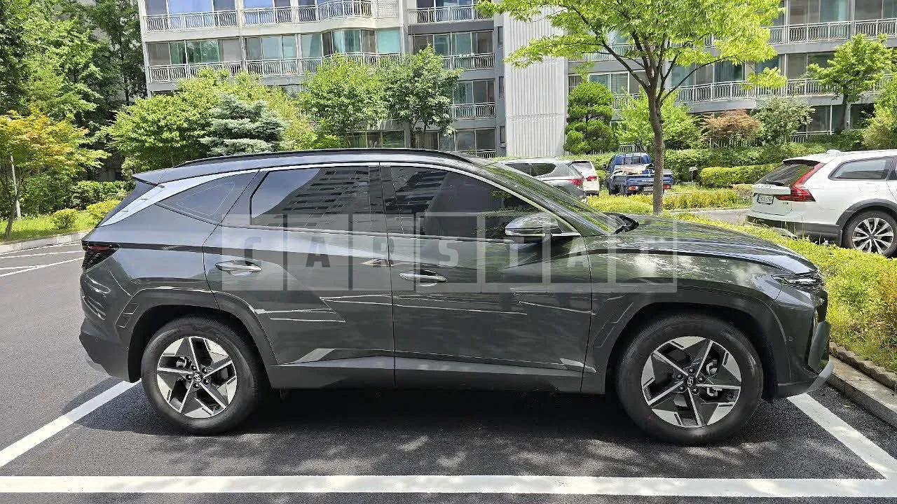 Photo 2 of 8: 2024 Hyundai Tucson, VIN KMHJE81BGRU340357 — Korean insurance auction