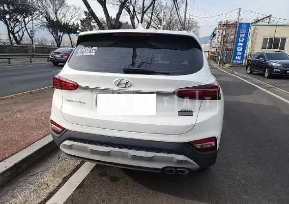 Photo 2 of 17: 2018 Hyundai Santa Fe, VIN KMHS281BBKU004778 — Korean insurance auction