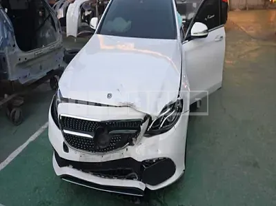 Photo 1 of 12: 2019 Mercedes-Benz E 300, VIN WDDZF4JB5KA542792 — Korean insurance auction