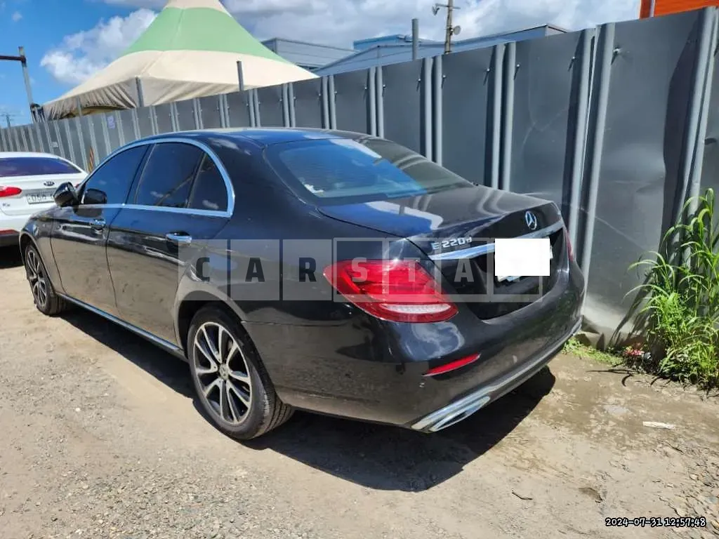 Photo 2 of 26: 2018 Mercedes-Benz E220 d 4Matic — Korean insurance auction