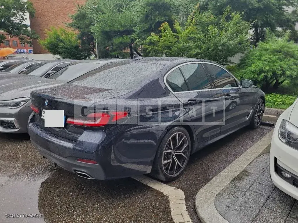 Photo 2 of 9: 2022 BMW 530i, VIN WBA71BH08NWX46676 — Korean insurance auction