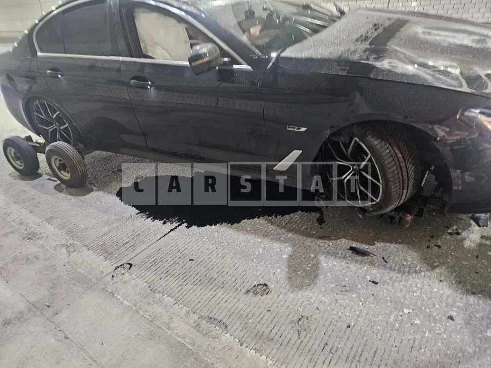 Photo 2 of 10: 2022 BMW 530e, VIN WBA51AG01NCK02346 — Korean insurance auction
