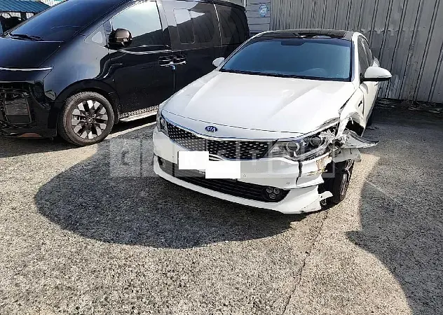 Photo 2 of 16: 2016 Kia K5, VIN KNAGU415GGA000657 — Korean insurance auction