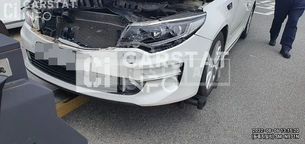 Photo 2 of 4: 2018 Kia K5 2.0 — Korean insurance auction