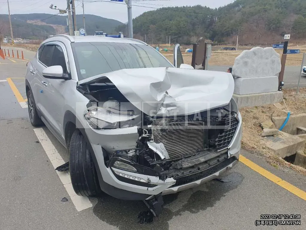 Photo 2 of 7: 2016 Hyundai Tucson, VIN KMHJ3812GHU367226 — Korean insurance auction