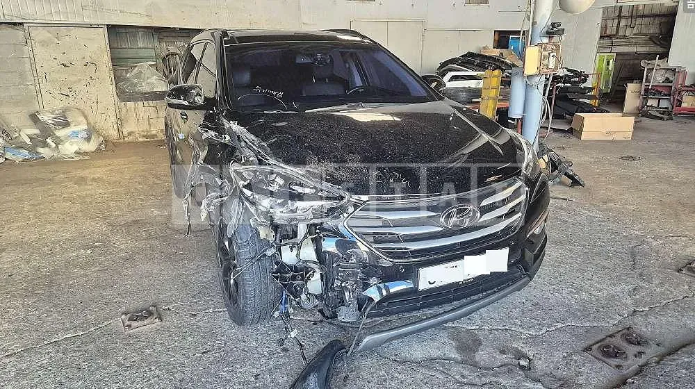 Photo 2 of 13: 2017 Hyundai Santa Fe DM — Korean insurance auction