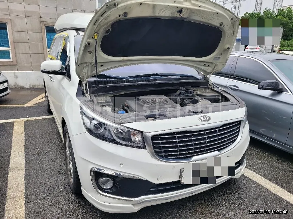Photo 2 of 15: 2015 Kia Carnival High Limousine, VIN KNAMC81ABFS071894 — Korean insurance auction