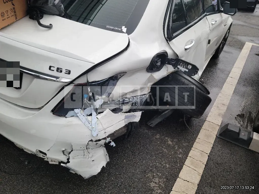 Photo 2 of 9: 2017 Mercedes-Benz C43 4Matic, VIN WDDWF6EB5HF472246 — Korean insurance auction