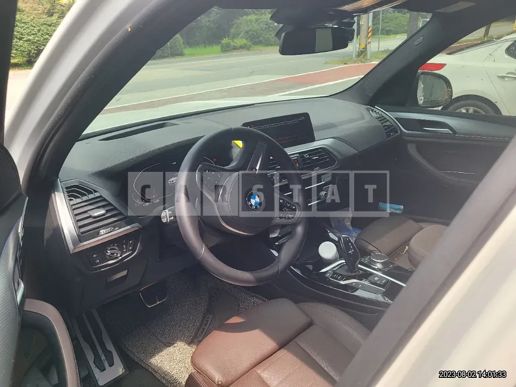 Photo 2 of 17: 2021 BMW X3 xDrive20d, VIN WBAUZ3102M9F68579 — Korean insurance auction