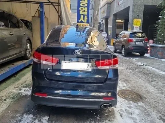 Photo 2 of 43: 2016 Kia K5, VIN KNAGX411BGA052025 — Korean insurance auction