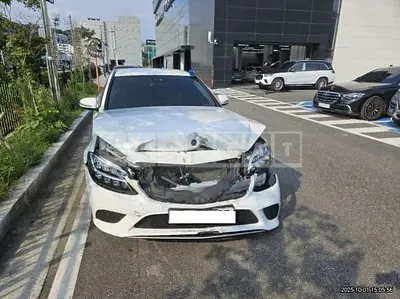 Photo 1 of 10: 2019 Mercedes-Benz C 200 — Korean insurance auction