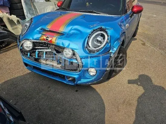 Photo 2 of 10: 2019 MINI Cooper S, VIN WMWXP710XKT878664 — Korean insurance auction
