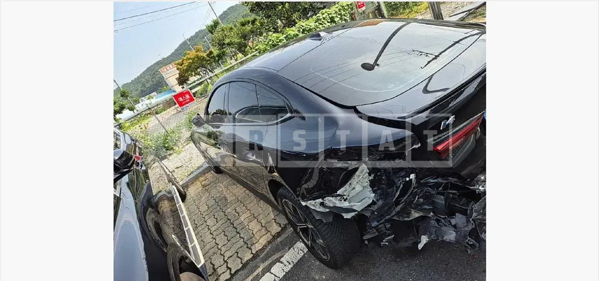 Photo 2 of 31: 2023 BMW i4 eDrive40 — Korean insurance auction