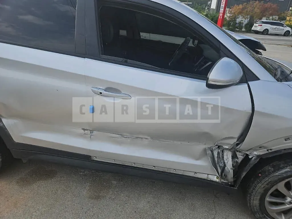 Photo 2 of 12: 2016 Hyundai Tucson, VIN KMHJ281ABHU298857 — Korean insurance auction