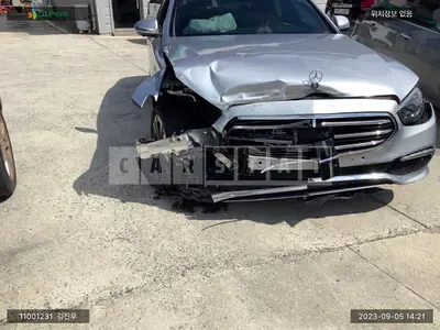 Photo 1 of 20: 2021 Mercedes-Benz E300e, VIN W1KZF5EB0MA947302 — Korean insurance auction