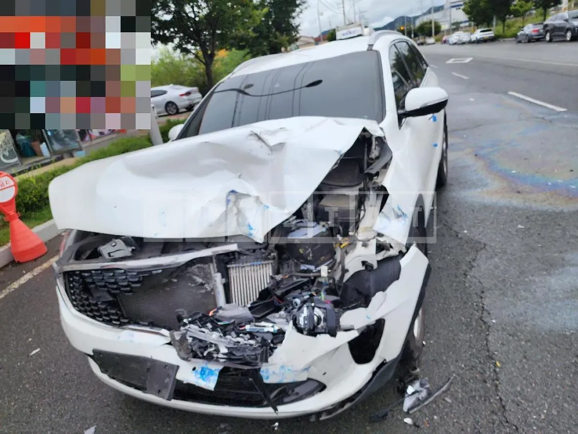 Photo 2 of 9: 2017 Kia Sorento 2.2, VIN KNAPH81BBJA412268 — Korean insurance auction