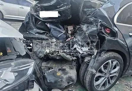 Photo 2 of 15: 2015 Mercedes-Benz C220 BlueTec, VIN WDDWF0EB0FF205915 — Korean insurance auction