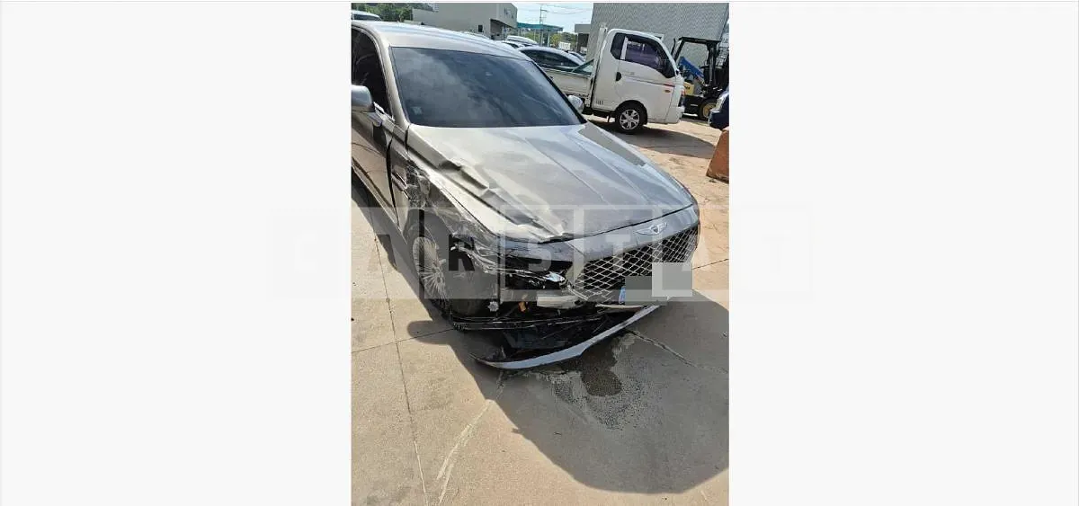 Photo 2 of 14: 2021 Genesis G90 3.8 — Korean insurance auction