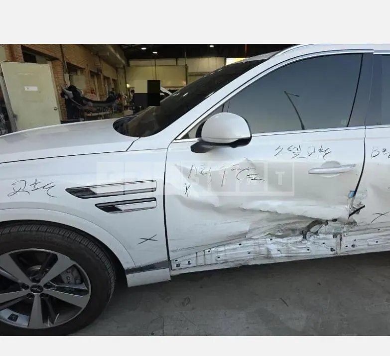 Photo 2 of 34: 2022 Genesis GV80 2.5T AWD — Korean insurance auction