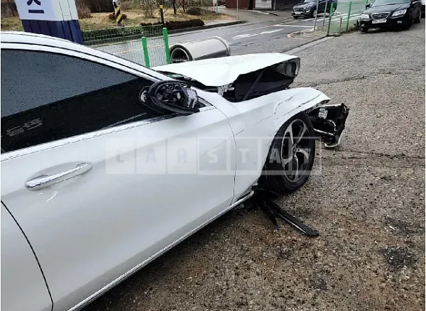 Photo 2 of 16: 2020 Mercedes-Benz E250, VIN WDDZF4FB2LA722094 — Korean insurance auction