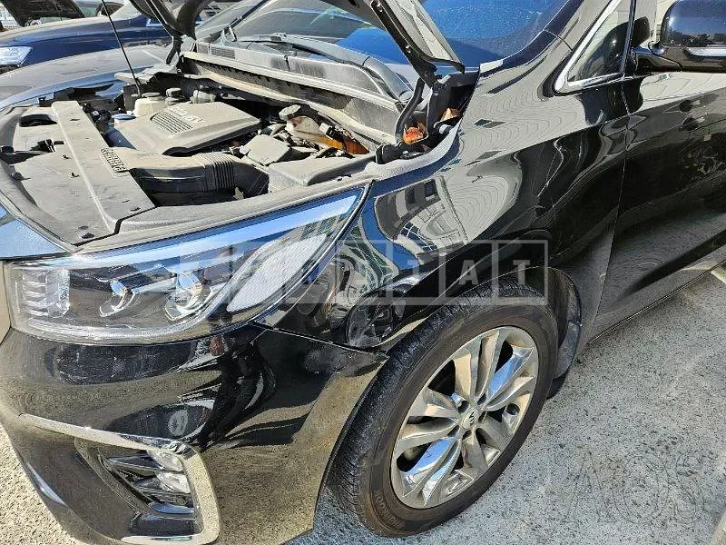 Photo 2 of 18: 2018 Kia Carnival, VIN KNAMB81ABJS418309 — Korean insurance auction