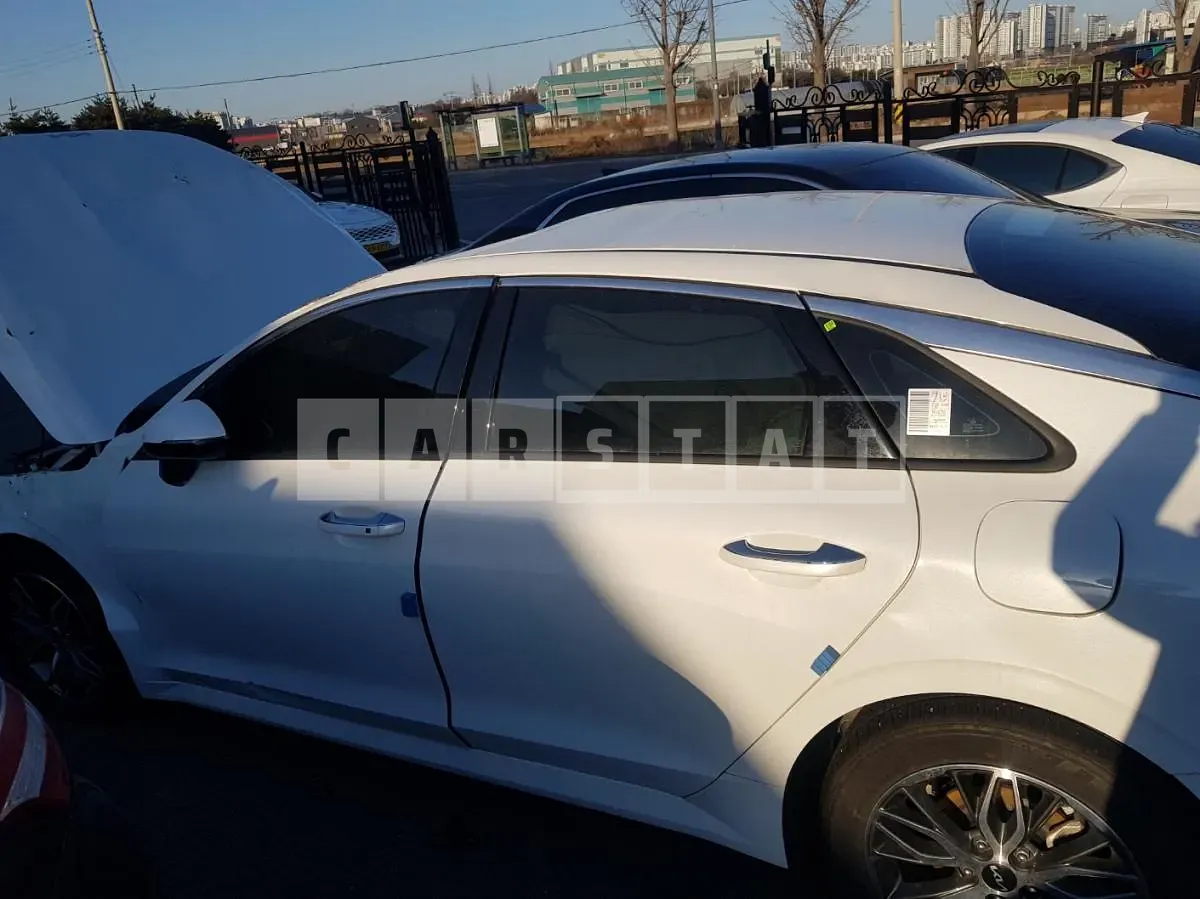 Photo 2 of 19: 2023 Kia K5 — Korean insurance auction